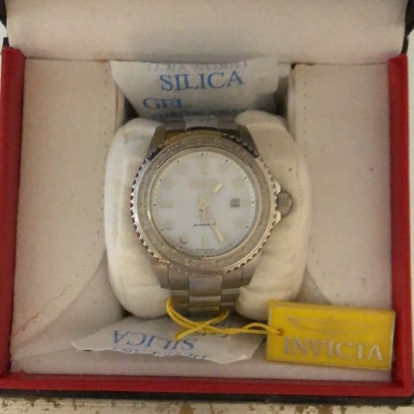INVICTA GRAND DIVER DIAMOND BEZEL NEW IN BOX-.75 CARAT (RESERVE) AUTOMATIC NH-35 - Picture 2 of 7